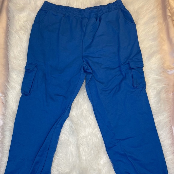WOMEN’S ROYAL BLUE PLUS SIZE FITTED CARGO JOGGERS SWEATPANTS - Picture 10 of 14